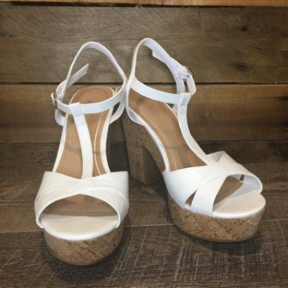 NEW Me Too T-Strap Platform Dress Sandals - Picture 4 of 9